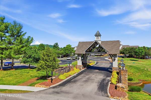 261 White Swan Drive, Vonore, TN 37885