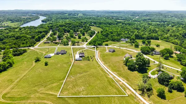 50 Lecornu Ln, Hartsville, TN 37074
