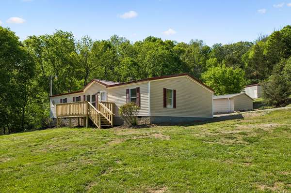 1085 Hawkins Branch Rd, Bethpage, TN 37022