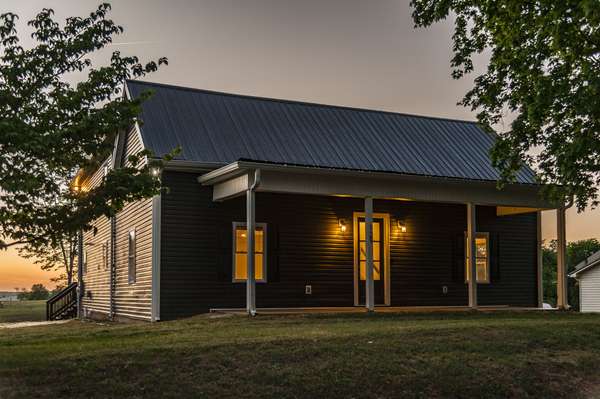 129 S Cedar St, Cross Plains, TN 37049