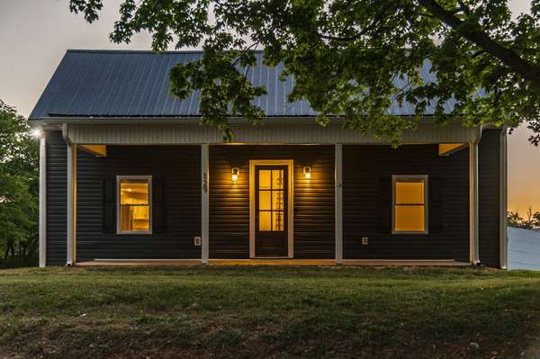 129 S Cedar St, Cross Plains, TN 37049