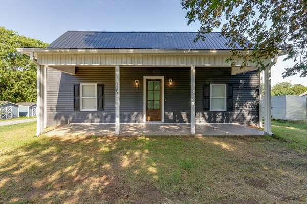 129 S Cedar St, Cross Plains, TN 37049