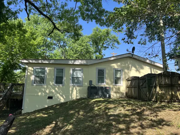 744 W Main St, Watertown, TN 37184