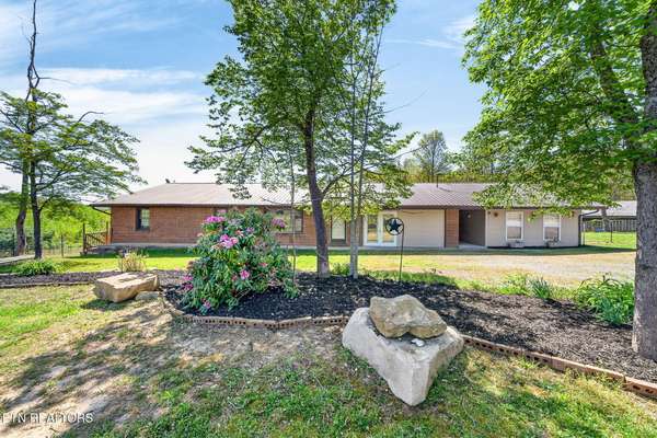935 Brewer Rd, Crossville, TN 38572