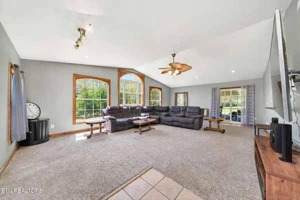 935 Brewer Rd, Crossville, TN 38572