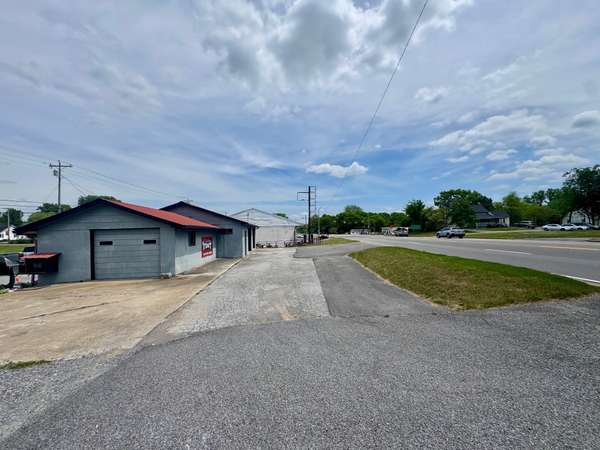 1928 Wilson Pkwy, Fayetteville, TN 37334