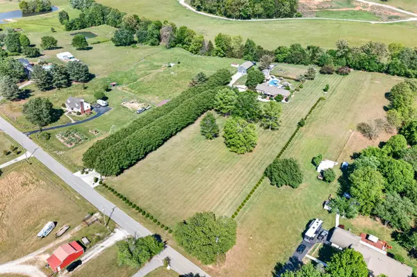 2235 Hidden Cove Rd, Cookeville, TN 38506