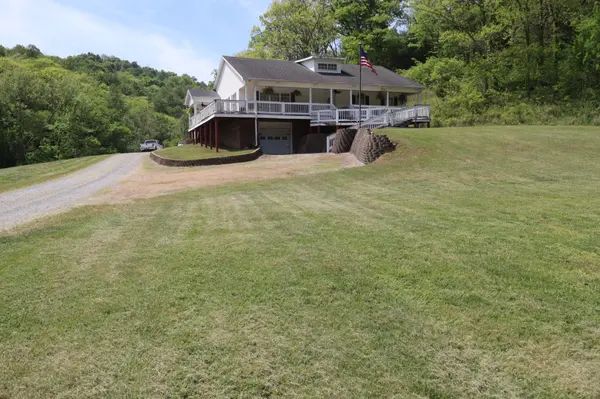 341 Pumpkin Hollow Rd, Liberty, TN 37095