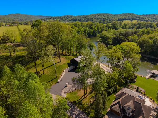 139 River Oaks Dr, Sparta, TN 38583