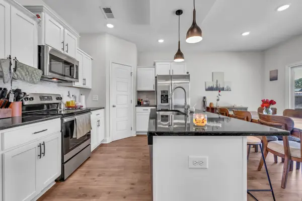 1001 Cherry Acres Dr, Clarksville, TN 37042