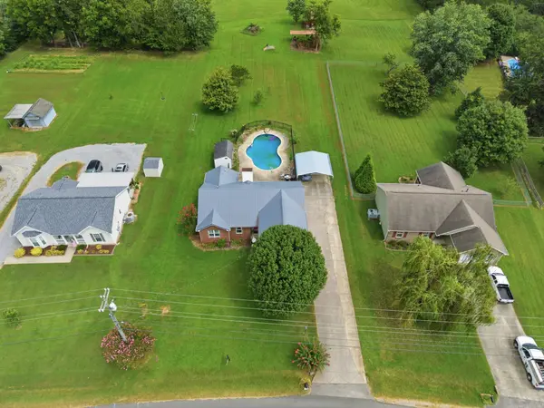 1705 Hunt Ln, Pleasant View, TN 37146