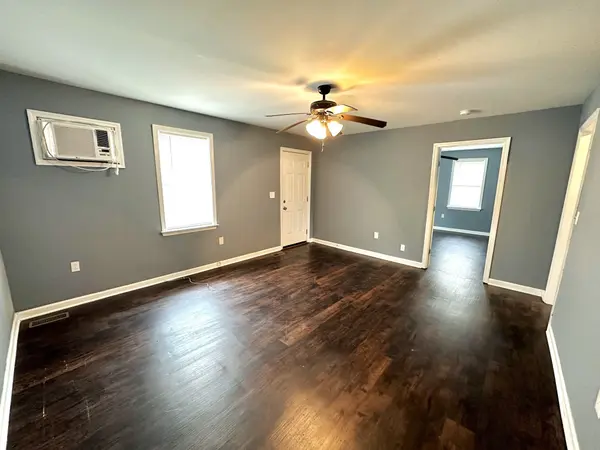 896 Locust Dr, Clarksville, TN 37040