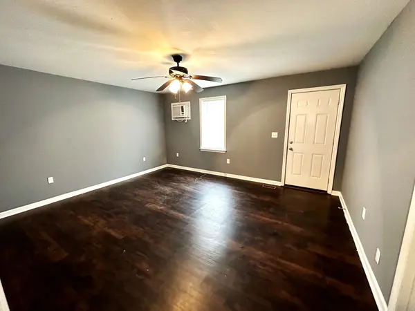 896 Locust Dr, Clarksville, TN 37040