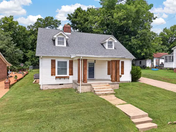 218 N 3rd St, Pulaski, TN 38478