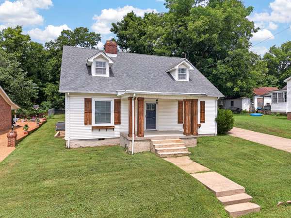 218 N 3rd St, Pulaski, TN 38478