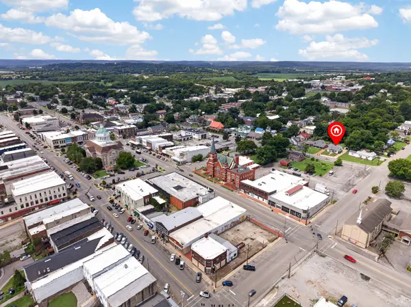 218 N 3rd St, Pulaski, TN 38478