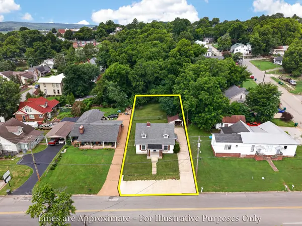 218 N 3rd St, Pulaski, TN 38478