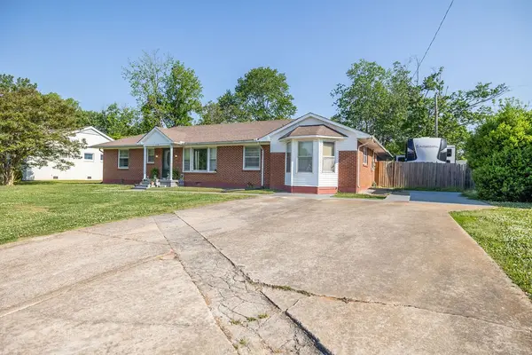 218 Admiral Cir, Lawrenceburg, TN 38464
