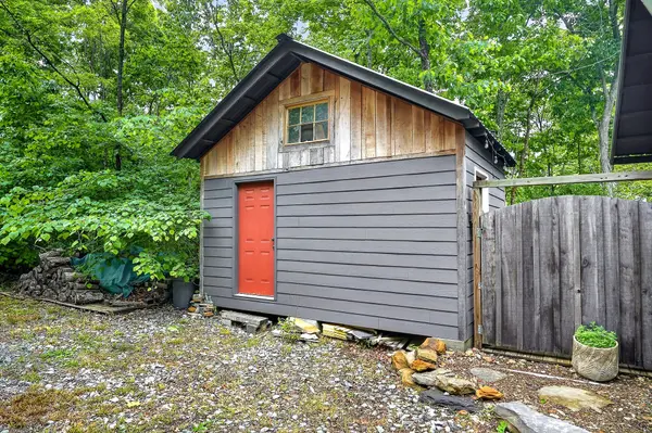 853 Rock Springs Rd, Celina, TN 38551