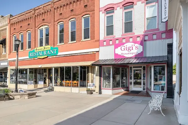 42 Public Sq, Lawrenceburg, TN 38464