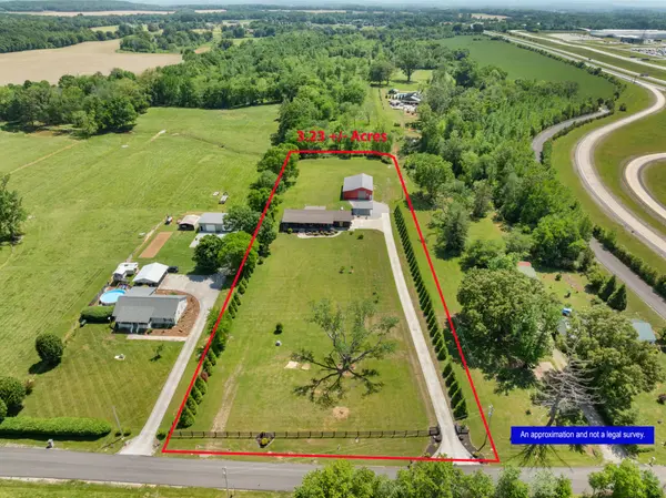 251 Falcon Dr, Decherd, TN 37324