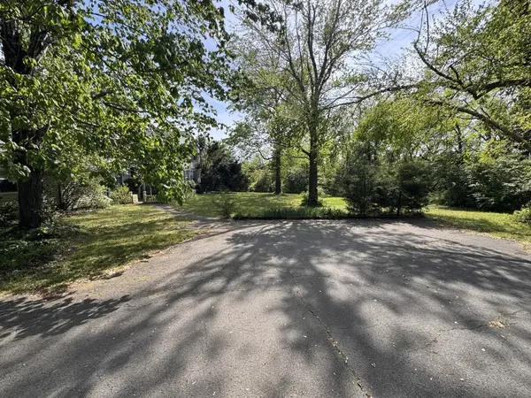100 Bellevue Dr #W, Nashville, TN 37205