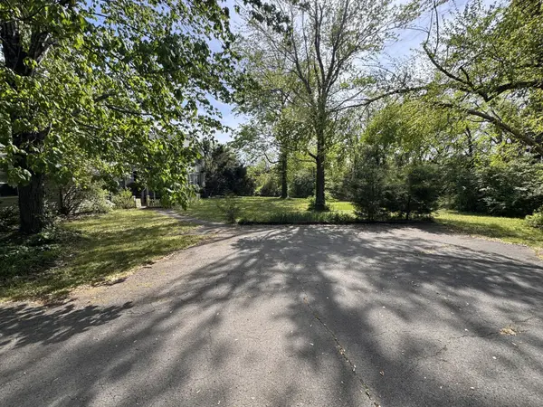 100 Bellevue Dr #W, Nashville, TN 37205