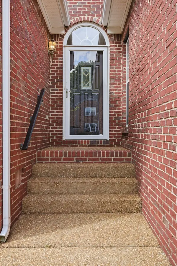 105 Green Tree Ct, Columbia, TN 38401