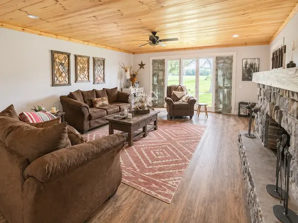 2600 State Line Rd #W, Hazel, KY 42049
