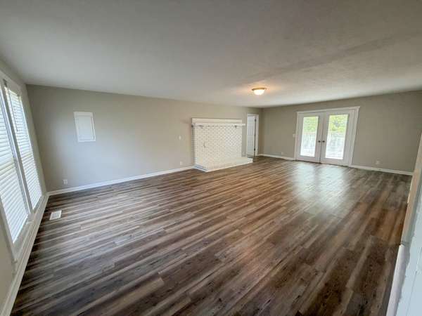 159 W Hester Rd, Cottontown, TN 37048