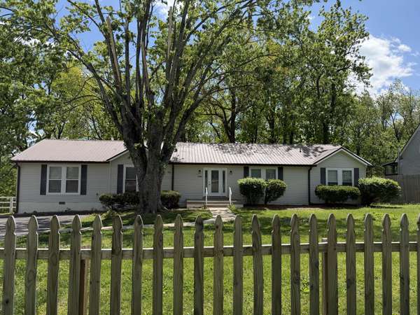 159 W Hester Rd, Cottontown, TN 37048
