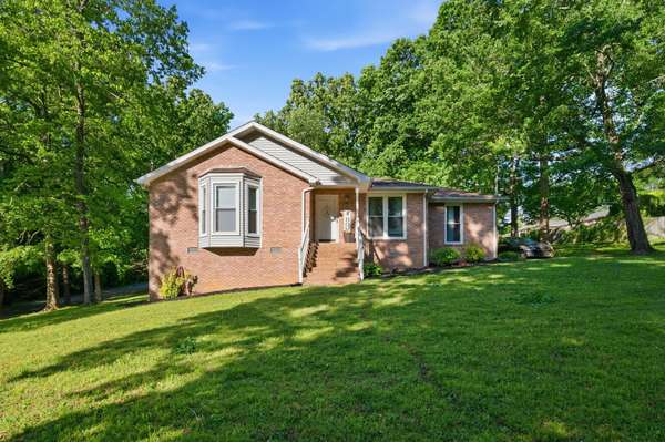 107 Valley Rd, Dickson, TN 37055