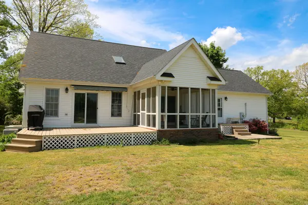 11450 McIllwain Rd, Holladay, TN 38341