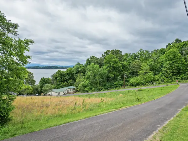 1107 Evergreen Trl, Dandridge, TN 37725