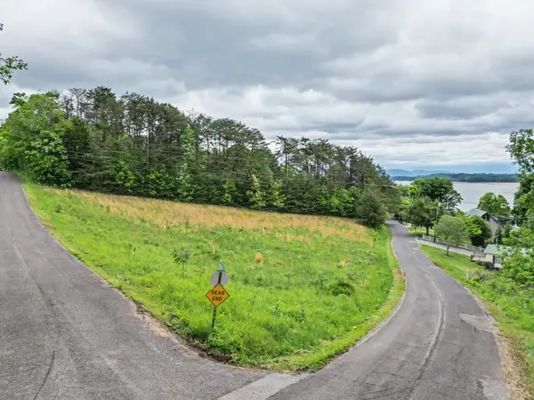 1107 Evergreen Trl, Dandridge, TN 37725