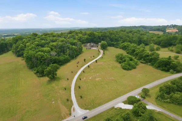 2160 Darks Mill Rd, Columbia, TN 38401