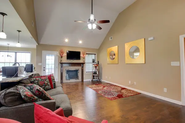 2937 McManus Cir, Clarksville, TN 37042