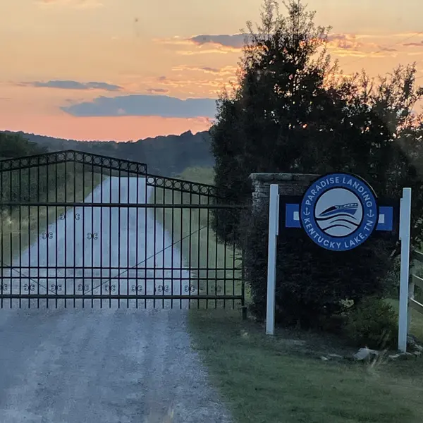 279 Hardin Bottom River Road, Clifton, TN 38425