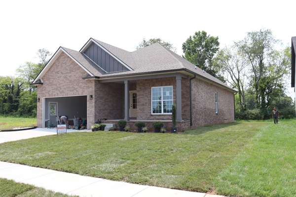734 Southern Pine Trl, Clarksville, TN 37043