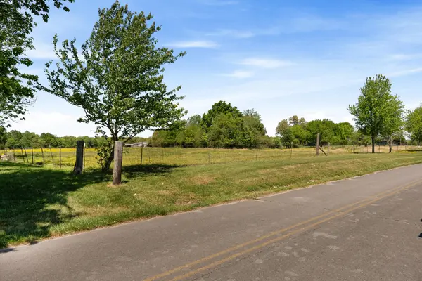 220 Gitty Up Ln, Bradyville, TN 37026