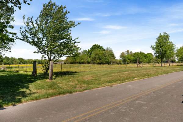 220 Gitty Up Ln, Bradyville, TN 37026