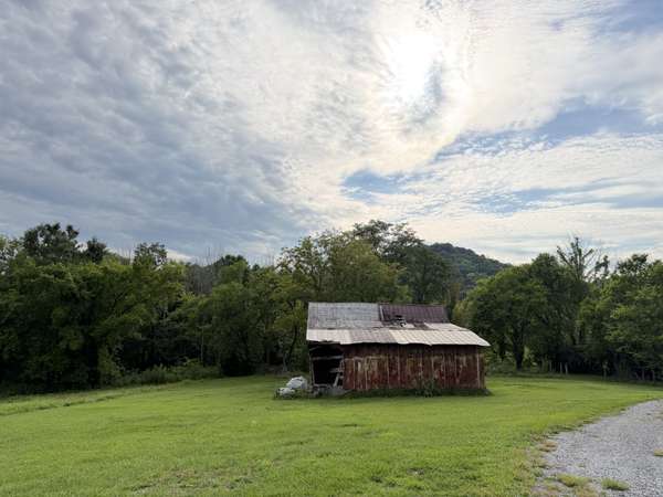 2370 Patton Hollow Rd, Watertown, TN 37184