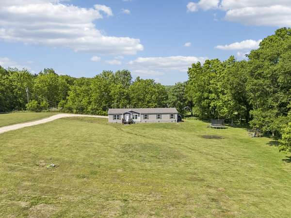 8079 Golf Club Rd, Mount Pleasant, TN 38474