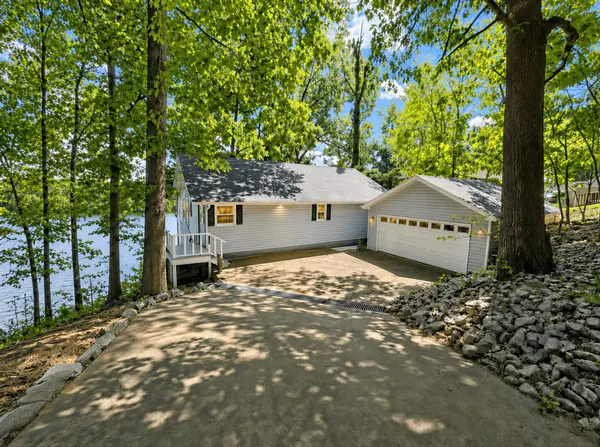 537 Algonquin Rd, Eddyville, KY 42038