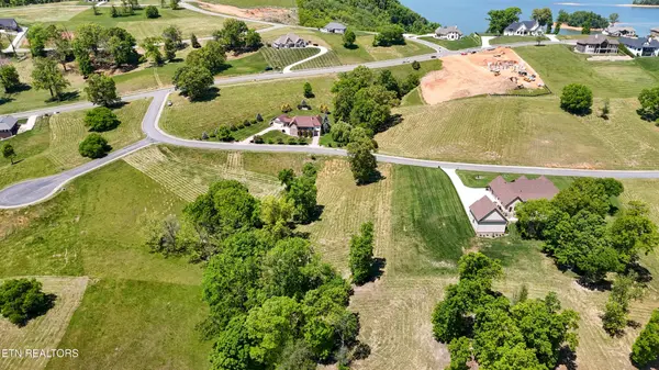 2414 Starboard Crest Rd, Morristown, TN 37814