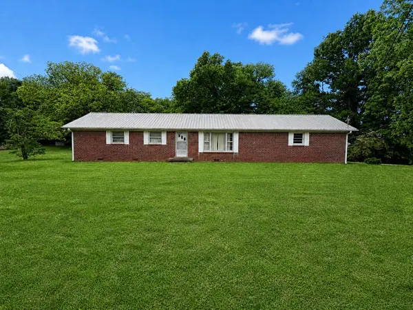 955 Rocky Rd, Pulaski, TN 38478