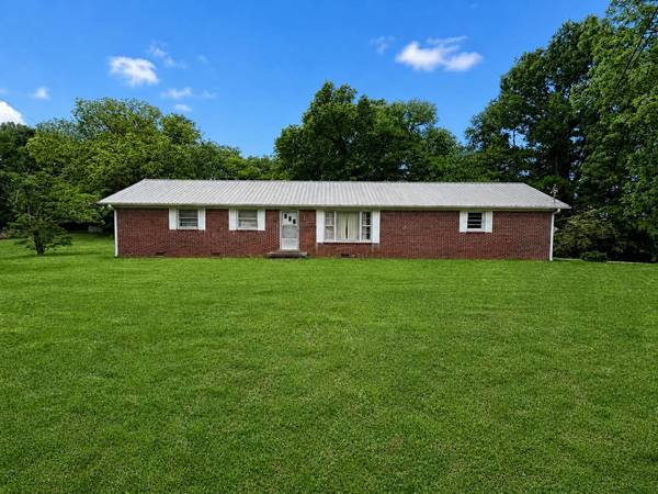 955 Rocky Rd, Pulaski, TN 38478