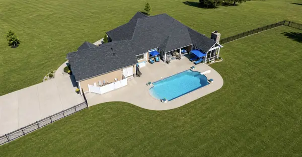 333 Moonlight Dr, Vanleer, TN 37181