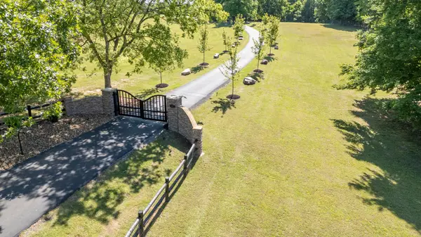 333 Moonlight Dr, Vanleer, TN 37181