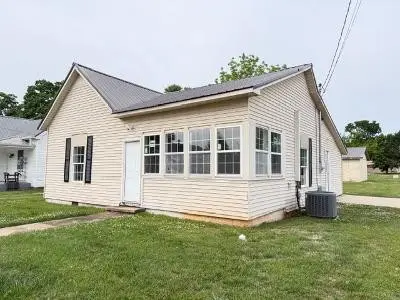 102 Hodges St #N, Cowan, TN 37318